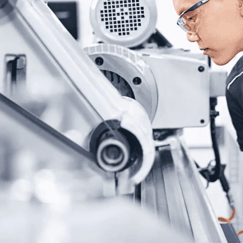 grande image-Hatebur 2 industrial machine and worker