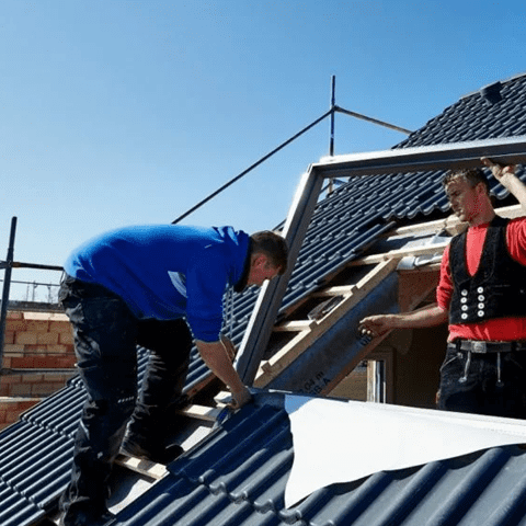 employees installs a window 