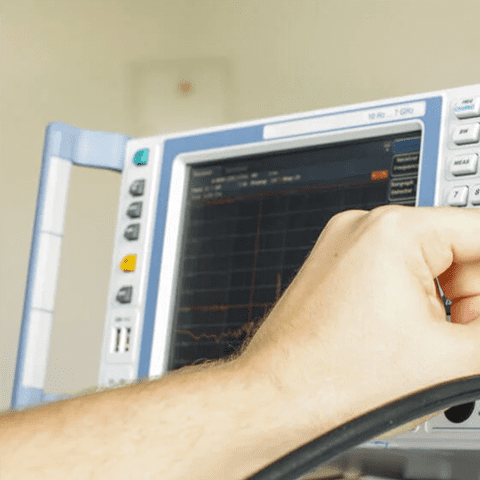 grande image-Anritsu 2 emc analyzer